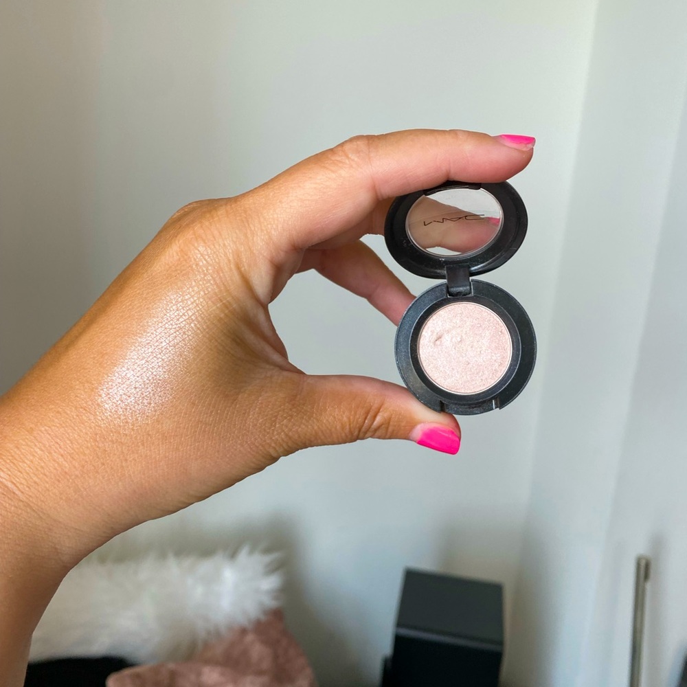 MAC Eye Shadow Highlighter - Phloof! Discontinued!